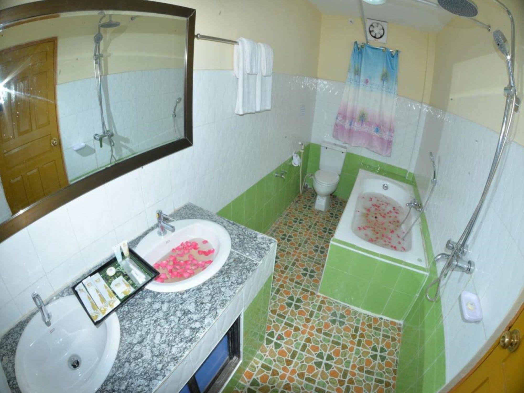 New Golden Forward Hotel Rangun Zewnętrze zdjęcie